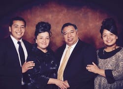 Pastor Gonzalez y su familia